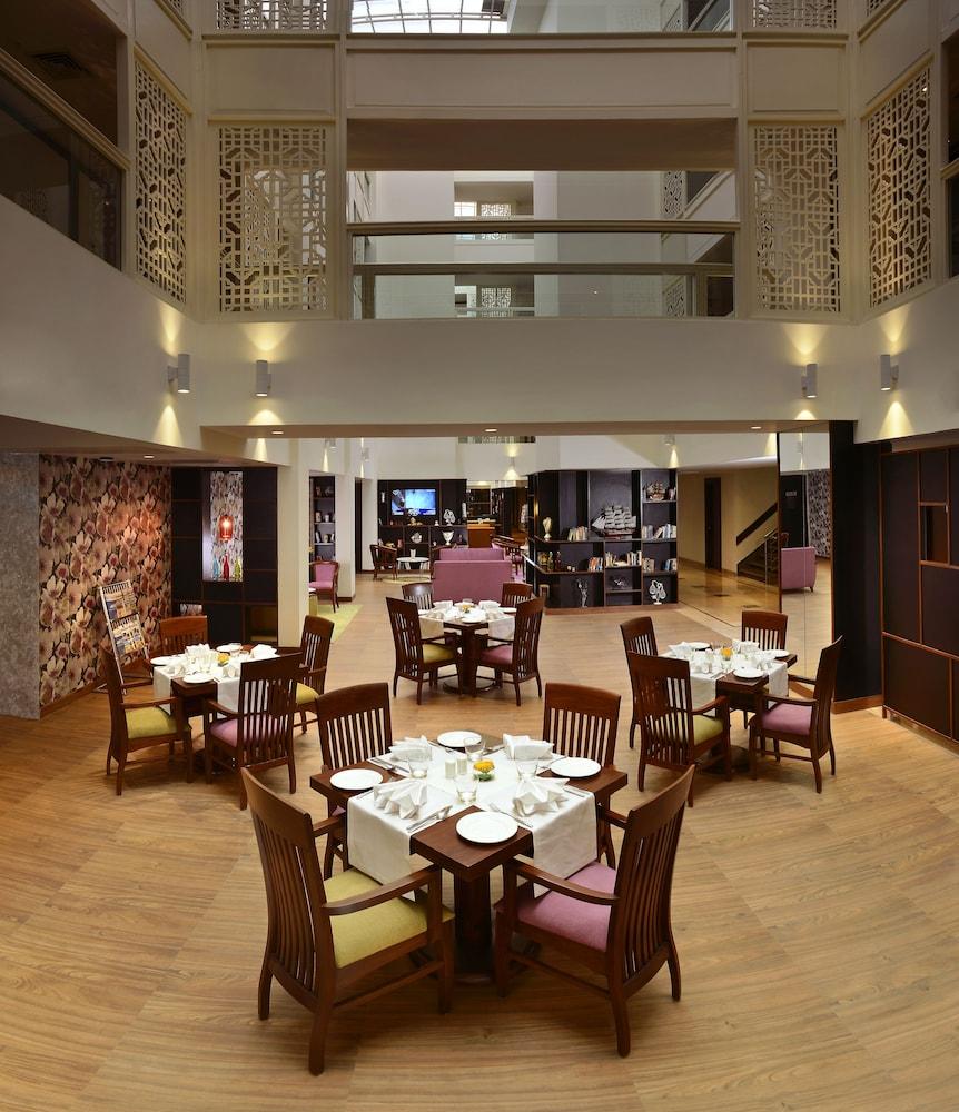 Deventure Sarovar Portico Kapashera, New Delhi Buitenkant foto