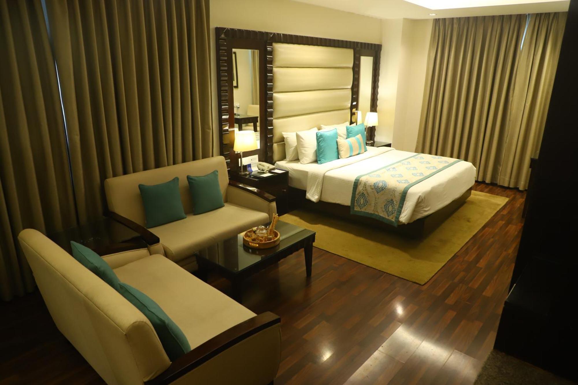 Deventure Sarovar Portico Kapashera, New Delhi Buitenkant foto