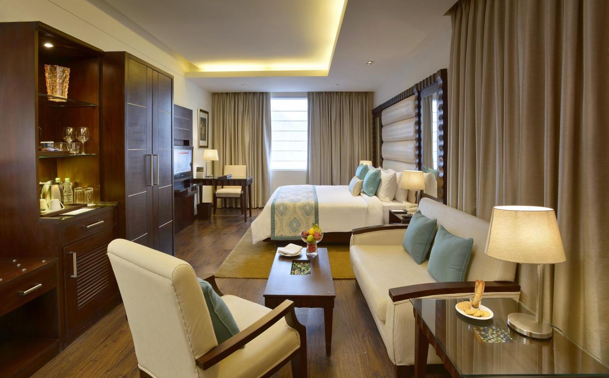Deventure Sarovar Portico Kapashera, New Delhi Buitenkant foto